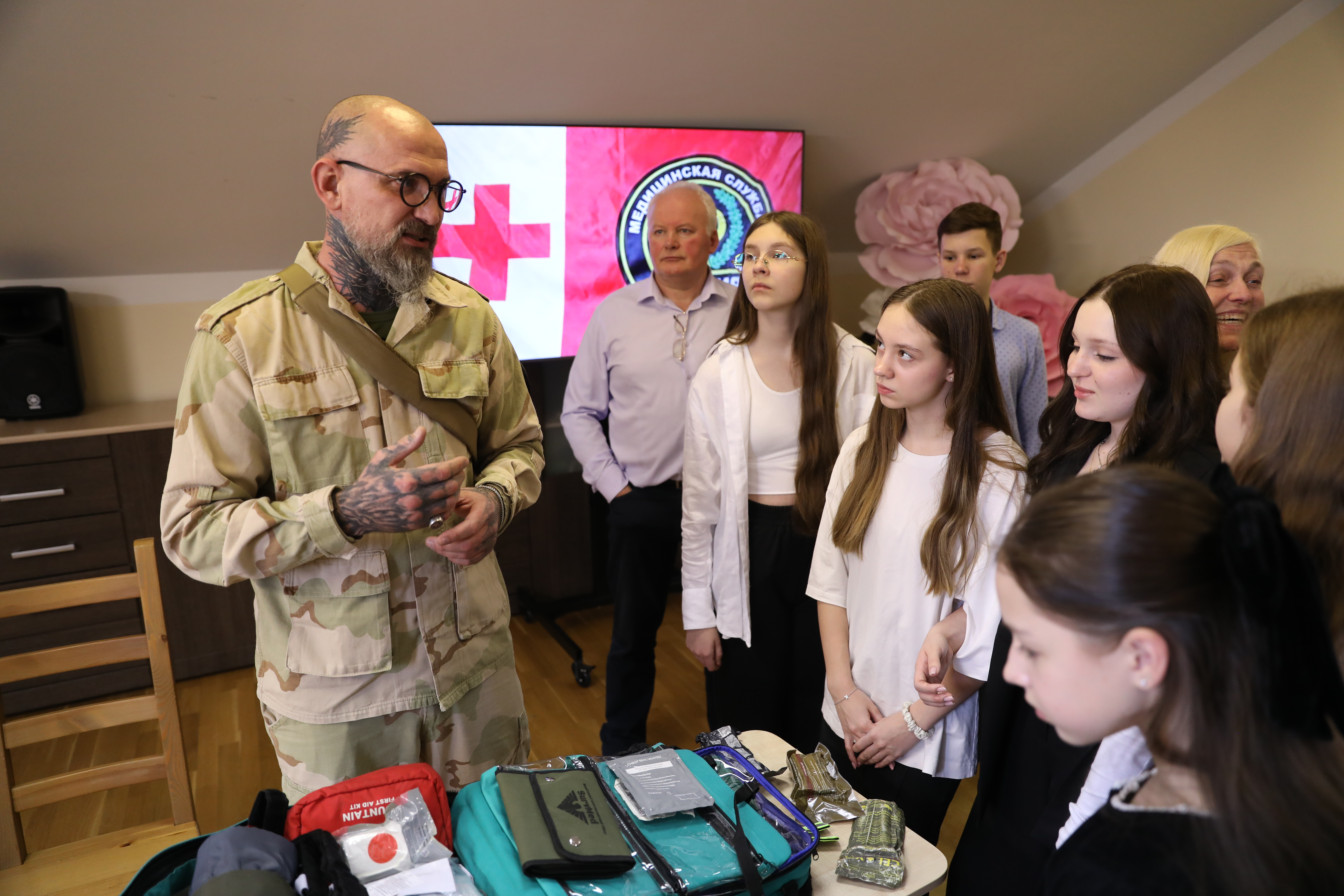 Легендарный военный врач с позывным &amp;quot;Кохер&amp;quot; встретился с учениками