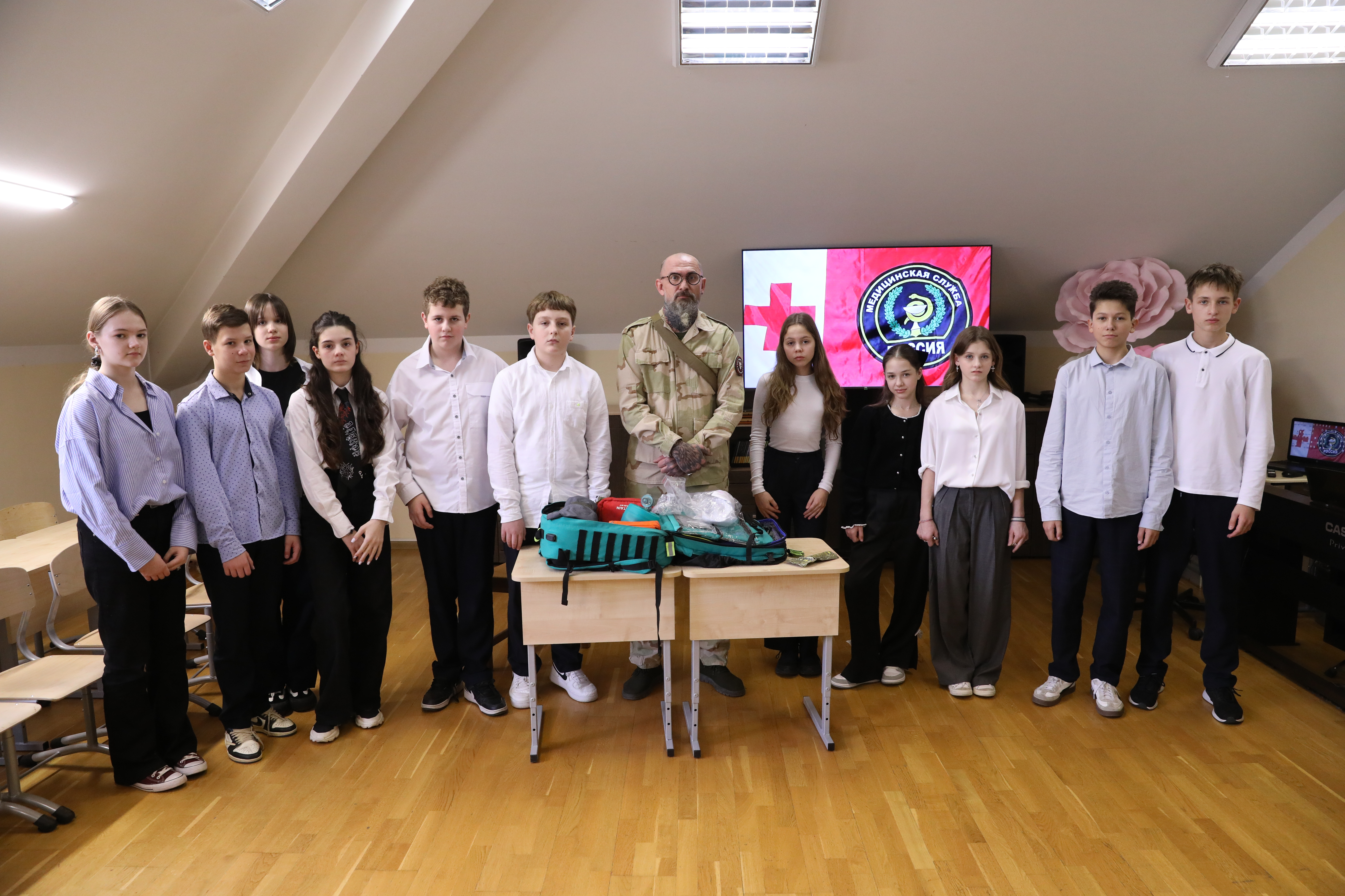 Легендарный военный врач с позывным &amp;quot;Кохер&amp;quot; встретился с учениками