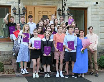 Торжественная церемония вручения аттестатов выпускникам 9-х классов