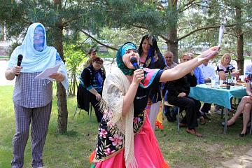 В атмосфере таинственного Востока отметили конец учебного года педагоги МАШ.