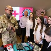 Легендарный военный врач с позывным &amp;quot;Кохер&amp;quot; встретился с учениками