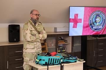 Легендарный военный врач с позывным "Кохер" встретился с учениками