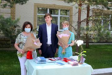 Торжественное вручение аттестатов 11 классникам