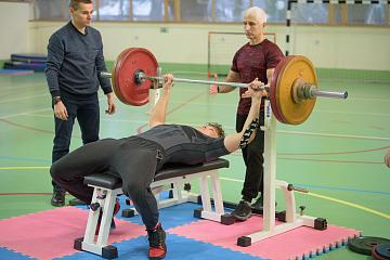 Не перевелись богатыри на земле русской!