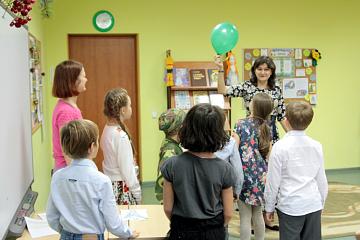 Новый год шагает по Международной Английской Школе.