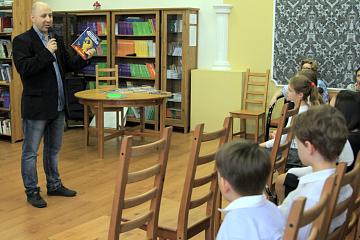 Писатель Валентин Постников