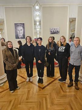 Литература на сцене: учащиеся 8 «Б» класса посетили спектакль «Капитанская дочка»