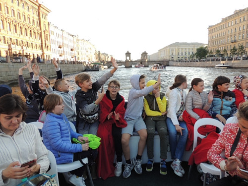 Путешествие из Москвы в Санкт-Петербург