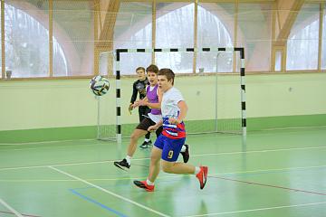Старшеклассники Международной Английской Школы на мини-футбольном турнире