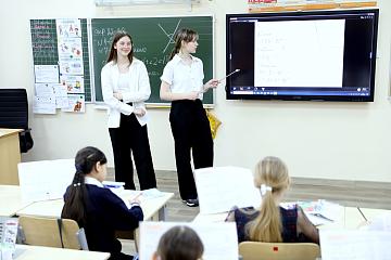 Ученики в роли учителей: День самоуправления в школе