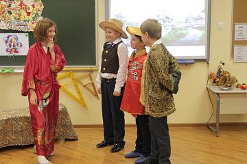 Новый год шагает по Международной Английской Школе.