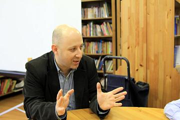 Писатель Валентин Постников