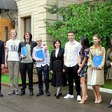 Вручение аттестатов одиннадцатиклассникам