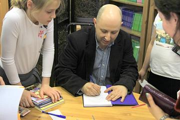 Писатель Валентин Постников
