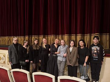  8Б в Малом театре: «Ревизор» – комедия вне времени