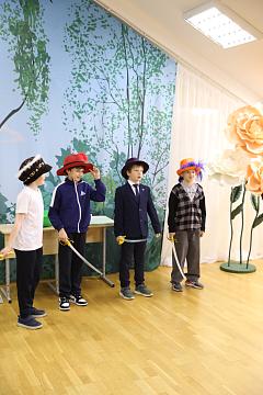 Тепло сердец и море улыбок: как в нашей школе отметили 8 Марта 