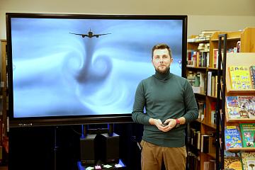 Почему самолёты летают?