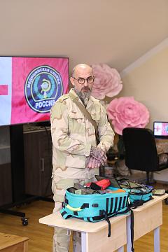 Легендарный военный врач с позывным "Кохер" встретился с учениками