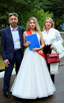 Вручение аттестатов одиннадцатиклассникам