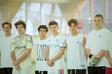 Старшеклассники Международной Английской Школы на мини-футбольном турнире