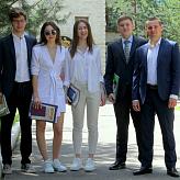 Торжественное вручение аттестатов 