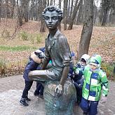 Первоклассники в музее-заповеднике А.С. Пушкина в усадьбе Захарово.
