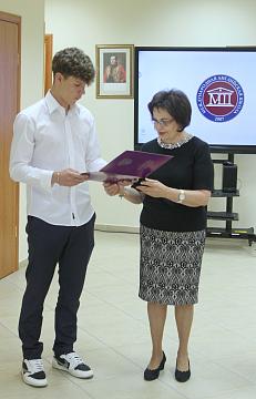 Торжественная церемония вручения аттестатов выпускникам 9-х классов