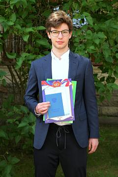Торжественное вручение аттестатов 