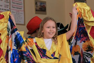 Поздравляем наших мам!