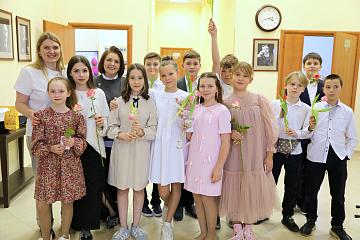 Тепло сердец и море улыбок: как в нашей школе отметили 8 Марта 