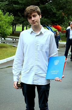 Вручение аттестатов одиннадцатиклассникам