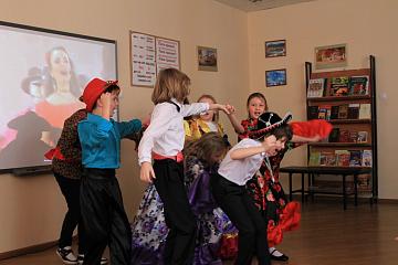 Поздравляем наших мам!