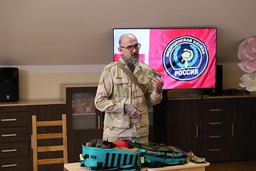 Легендарный военный врач с позывным "Кохер" встретился с учениками